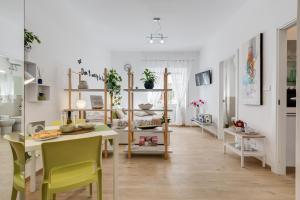 Vatican 96 Degli Ubaldi Studio steps from metro and St Peters