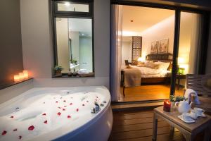 Rimnaam Klangchan Hotel - SHA Plus