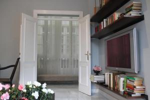 Luxurious 2 bedroom flat in a historic building