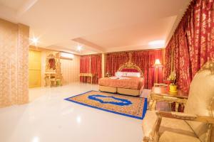 Nakaraj Princess Chiang Rai - Walking Street