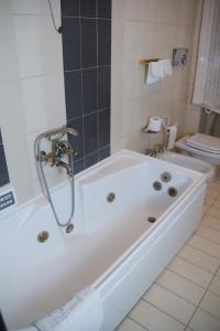 Deluxe Suite mit Whirlpool-Badewanne