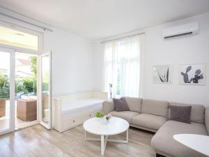 Beautiful villa 100m from the sea