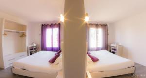 Hotels Logis Hotel Le pont d'Arcole : Chambre Quadruple