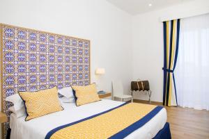 Superior Triple Room with Sea View room in Hotel Miramare
