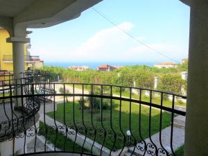 Menada Green Hills Apartments