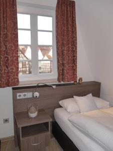 Single Room with Bathroom room in Gästehaus zur Sonne