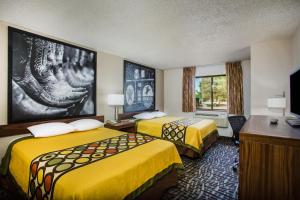Queen Room with Two Queen Beds - Mobility Access/Non-Smoking room in Super 8 by Wyndham Flagstaff