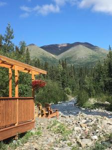 Cabin with One Queen Bed room in McKinley Creekside Cabins