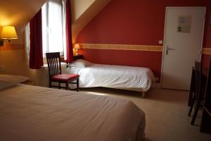 Hotels Logis Hotel Saint Paul : Chambre Lits Jumeaux