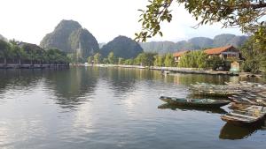 Tam Coc Mountain Lake Homestay