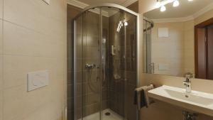Double Room with Mountain View room in Hotel Niederreiter
