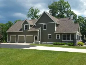 Elegant 2 King Bedrooms Apartment - 4 guest maximum and2 night minimum - Solon