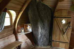 B&B / Chambres d'hotes Insolite dans les arbres Les Ormes, Epiniac : photos des chambres