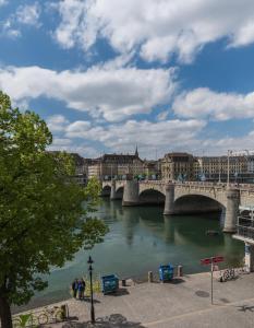 3 gwiazdkowy hotel East-West Riverside Hotel Basel Bazylea Szwajcaria