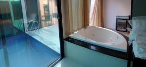 Status Motel Perimetral Adults Only