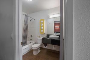 Queen Room with Two Queen Beds - Non-Smoking room in Motel 6-Fallon NV