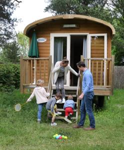 Campings Camping le Nid du Parc : Roulotte  - Non remboursable