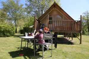 Campings Camping le Nid du Parc : Tente en Bois - Non remboursable
