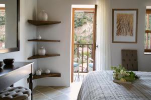 Superior Suite with Spa Use room in Casale Panayiotis