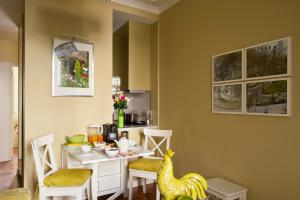 Two-Bedroom Apartment room in Lisbon Colours Bairro Alto Apartments