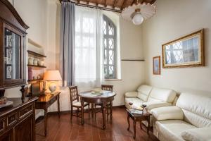 Castello di Fulignano Isalfredo ground floor apartment