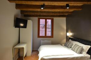 Two-Bedroom Apartment Rio Due - Calle de la Corona Castello 4741 room in Appartamento Rio