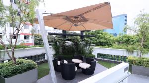 Balcony/terrace, Hotel NuVe Urbane in Singapore