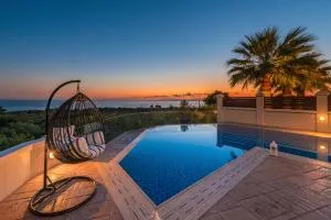 Frido Luxury Villa with Jacuzzi - Akrotiri