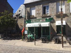 Hotels Le Grillon : photos des chambres