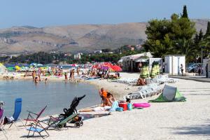 Seaside apartments with a swimming pool Okrug Gornji, Ciovo - 5960