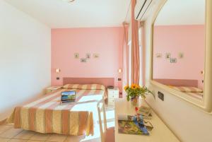 Double Room with Pool View room in Hotel Costa Citara