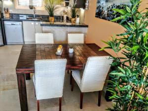 Dubrovnik 2 bedroom 2 bathroom sea view, private free parking