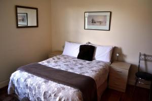 Belton Apartments-Hedge Cottage