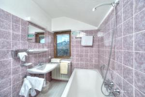 Adjacent Double Rooms (2 Adults + 2 Children) room in Bärenwirth