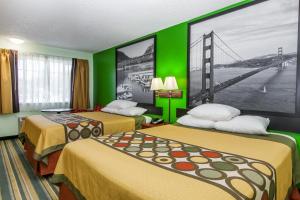 Queen Room with Two Queen Beds - Non-Smoking room in Super 8 by Wyndham Yreka