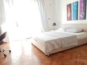 Errathens Pine Red and Taupe - Athens Center