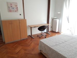 Errathens Pine Red and Taupe - Athens Center