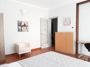 Errathens Pine Red and Taupe - Athens Center