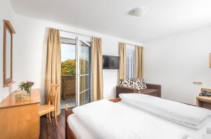Standard Triple Room room in Hotel & Restaurant Rupertigau
