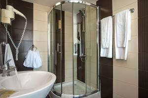 Double or Twin Room (2 Adults + 1 Child) room in Flagman Hotel