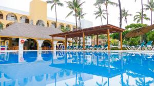 Costa Alegre Hotel & Suites