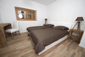 Apartments Mengore