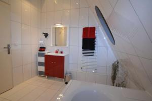 Maisons d'hotes Maison d'hotes Les Coudreaux : Chambre Triple - Vue sur Jardin