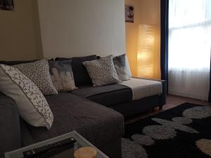 Pretty 2 Bedroom Flat With Loft Bedroom London England J2ski