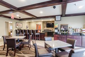 Cobblestone Inn & Suites - Guernsey