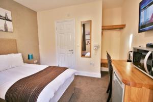 Double or Twin Room room in New County Hotel by RoomsBooked