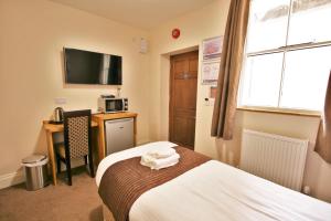 Single Room room in New County Hotel by RoomsBooked