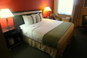 Double Room with Two Double Beds room in Holiday Inn LaGuardia Airport at Citifield / Flushing, an IHG Hotel