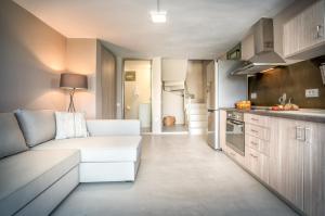 Lithalona Villas & Houses