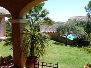 Villas Cozy Villa in Roquemaure With Private Swimming Pool : photos des chambres